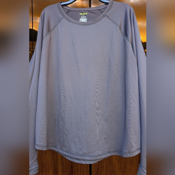 Tek Gear Adaptive Long Sleeve Performance Tee Color: Black, Size: LARGE (EUC) - Picture 4 of 8